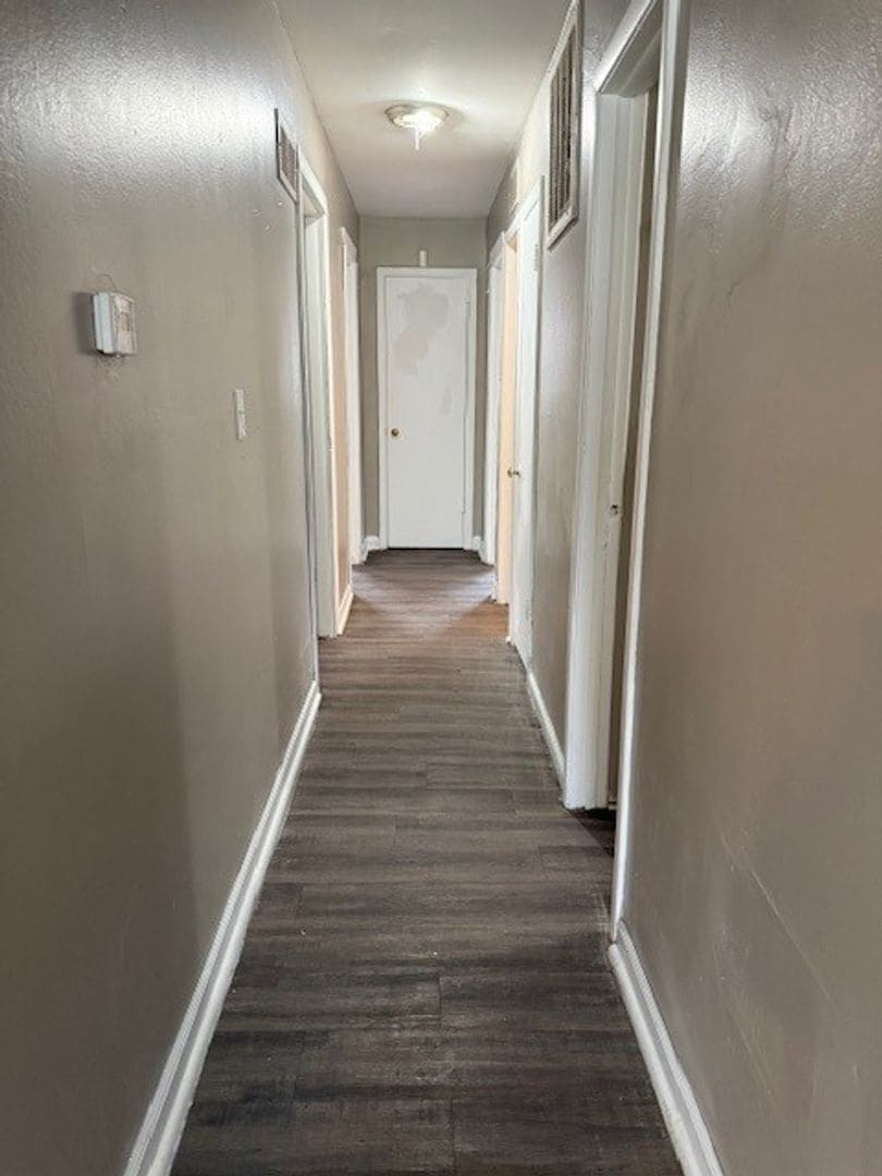 Building Photo - LARGE 4BR ONE LEVEL HOME WITH A GREAT FLOORPLAN.  TONS OF SPACE!