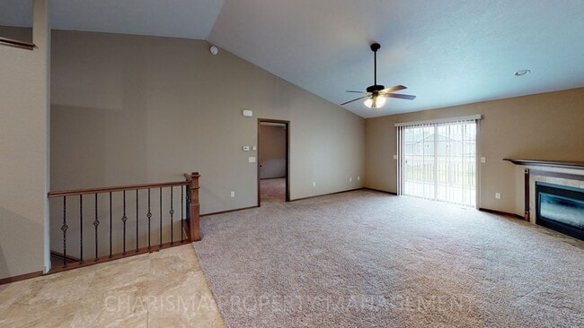 Building Photo - SPACIOUS AND AMENITY FILLED 3 BD, 2.5 BA T...