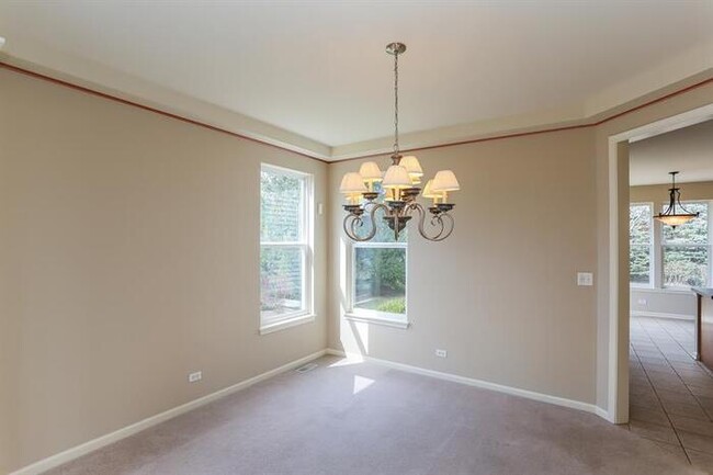 Building Photo - 530 Saratoga Circle