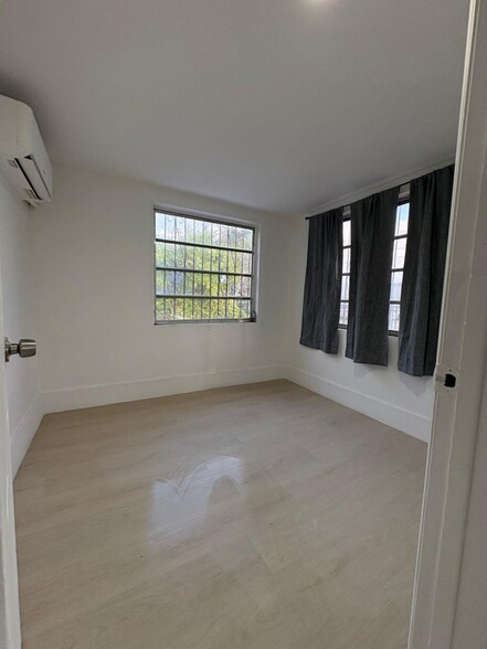 Building Photo - 2035 NW 26th St