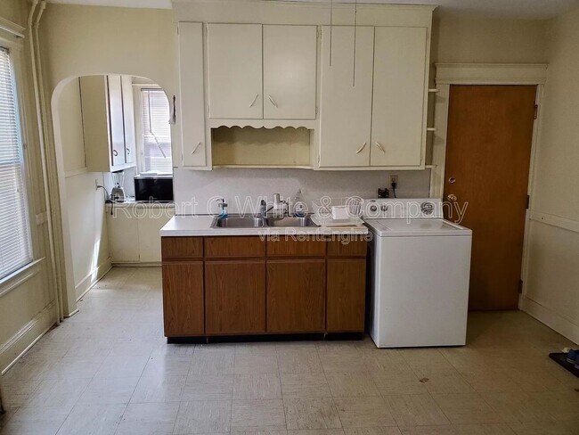 Building Photo - 137 Liberty St