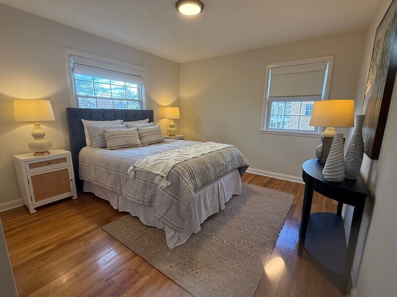 Building Photo - 1417 Clifton Ln