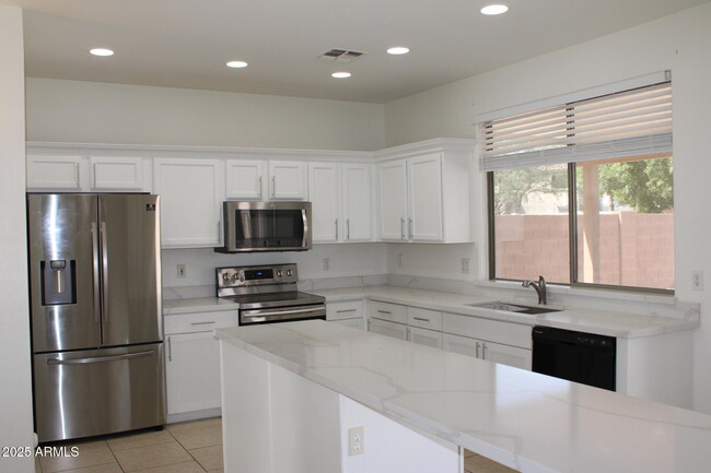 Building Photo - 14334 W Avalon Dr