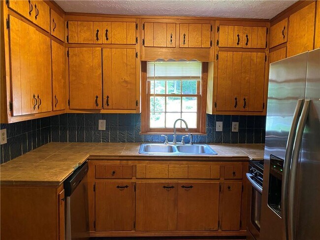 Building Photo - 207 Hood Rd NW