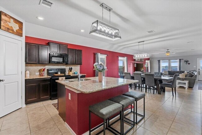 Building Photo - 1104 Hillrose Dr