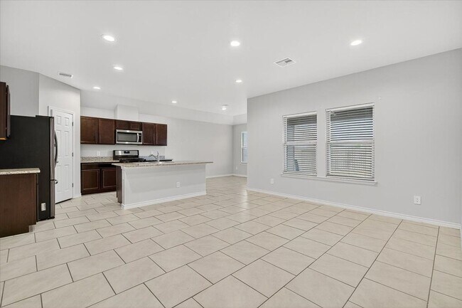 Building Photo - 3909 Shiva Dr