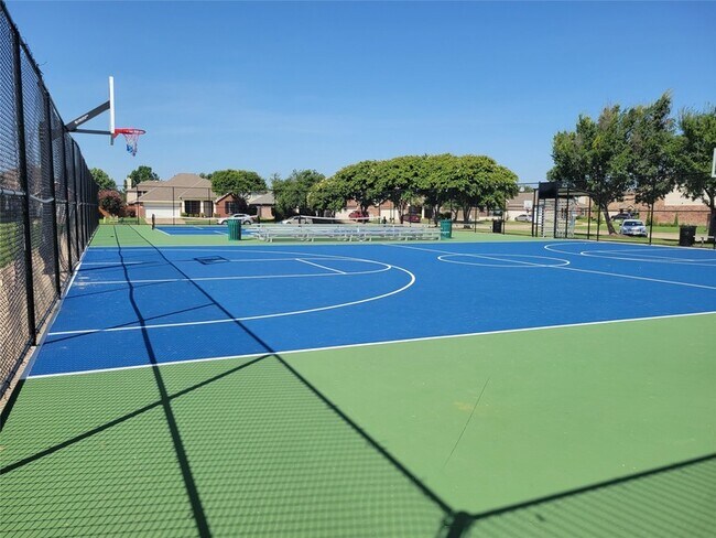 Building Photo - 1028 Utopia Ln