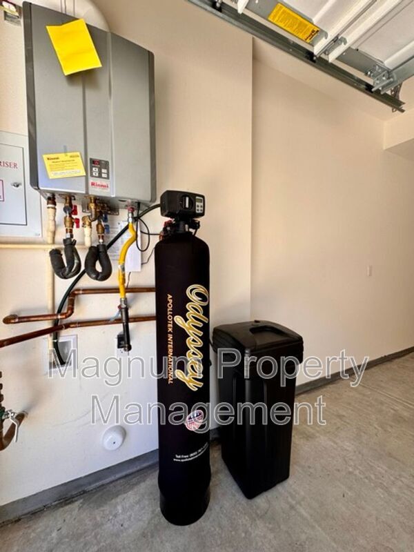 Building Photo - 34495 Agave Dr