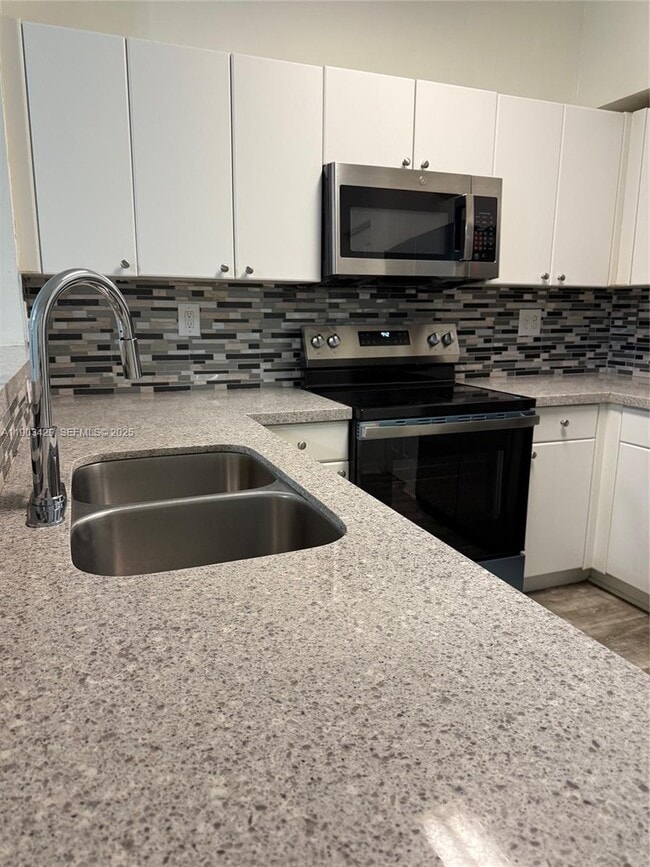 Building Photo - 2217 SE 23rd Ave