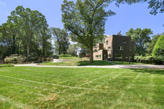Building Photo - 118 Roseville Rd