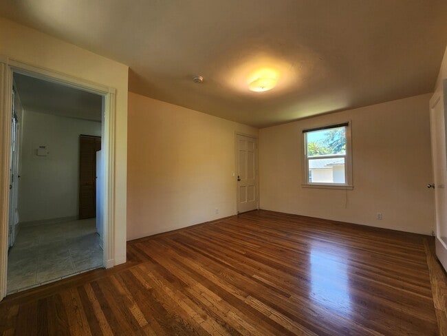 Building Photo - Downtown Palo Alto Living – 1 Bedroom Apartment Available March 4th.