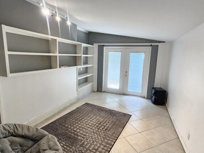Building Photo - 305 S Loxahatchee Dr