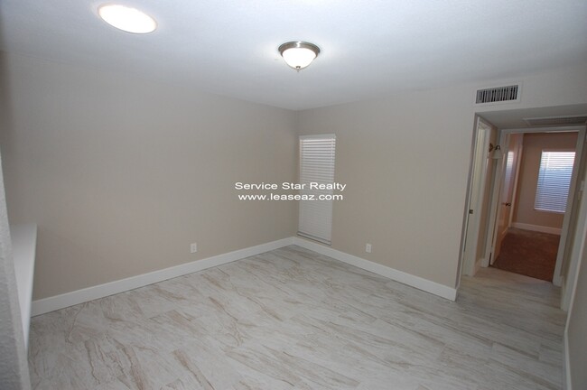 Building Photo - 5220 E Tamblo Dr