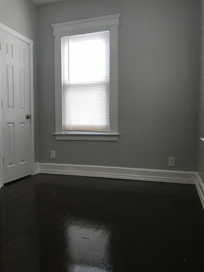 Building Photo - 211-211 Blake St