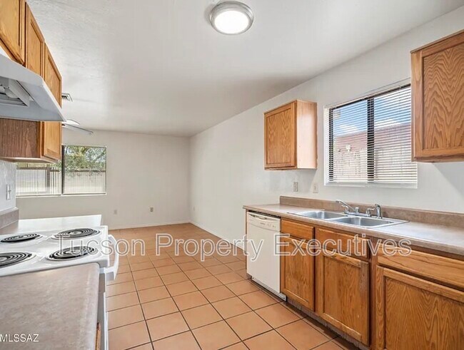 Building Photo - 1107 W Sonora St