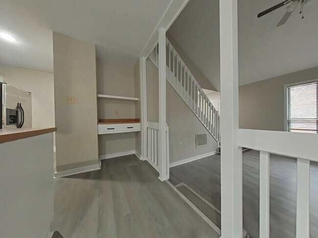 Building Photo - 857 Danish Dr