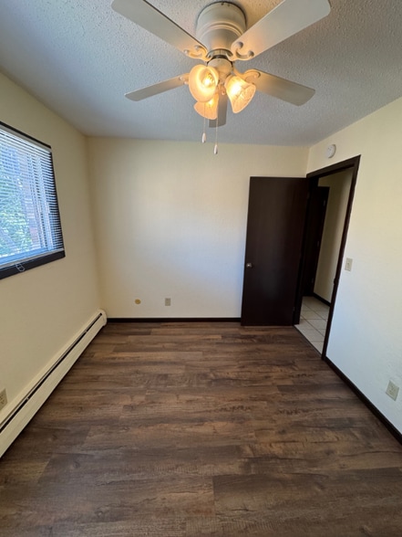 Building Photo - 995 St Albans St N