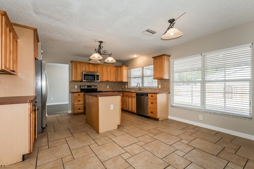 Building Photo - 2601 Berryvine Pl