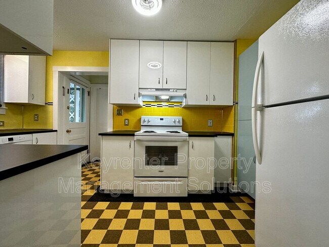 Building Photo - 128 Vedette Ave