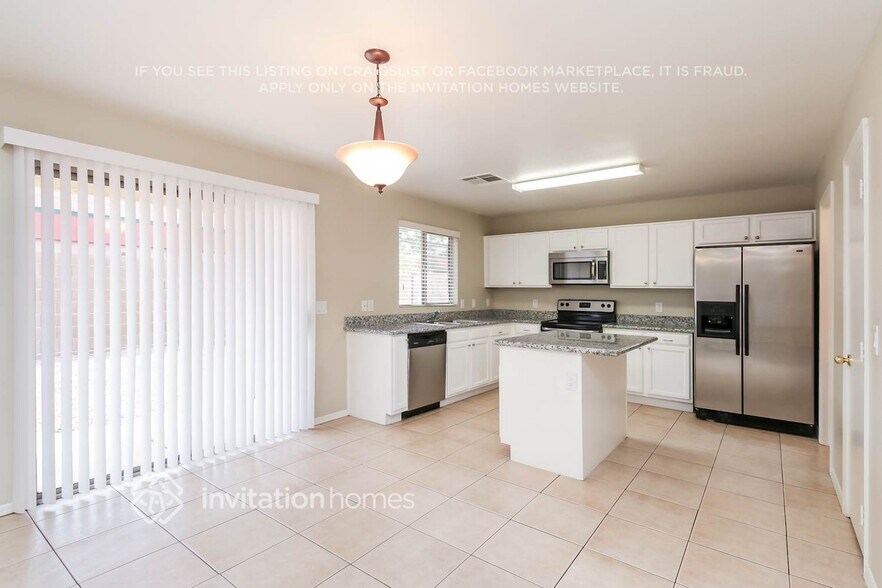 Building Photo - 1551 E Betsy Ln