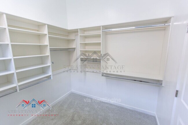 Building Photo - 9562 E Cavalry Dr