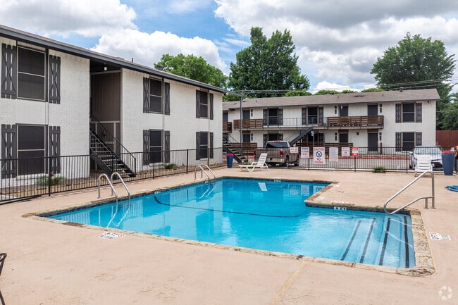 Pool - Woodwind Apartments