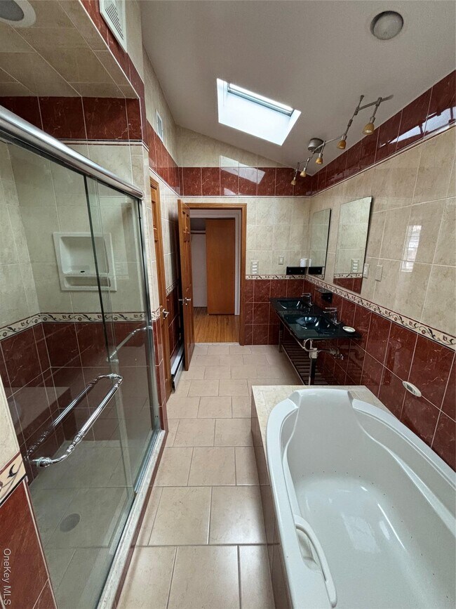 Building Photo - 31 Woodward St