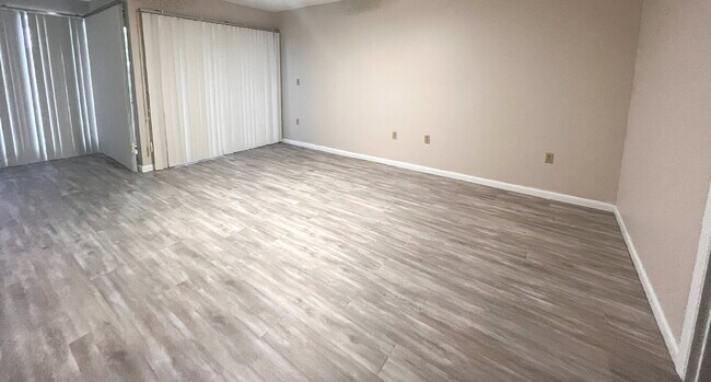 Building Photo - Two-story condominium, featuring 2 bedrooms and 2 1/2 bathrooms