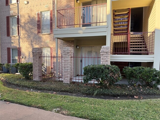 Building Photo - 2120 El Paseo St