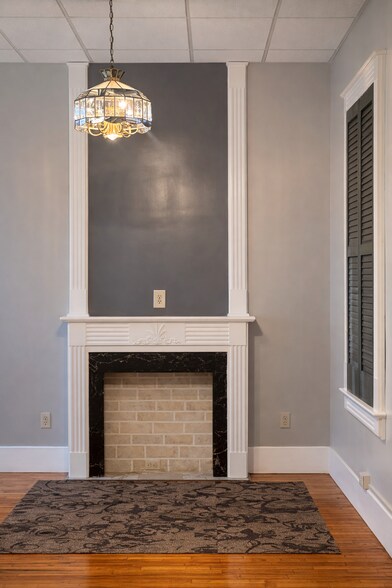 Building Photo - 102 W Commercial St