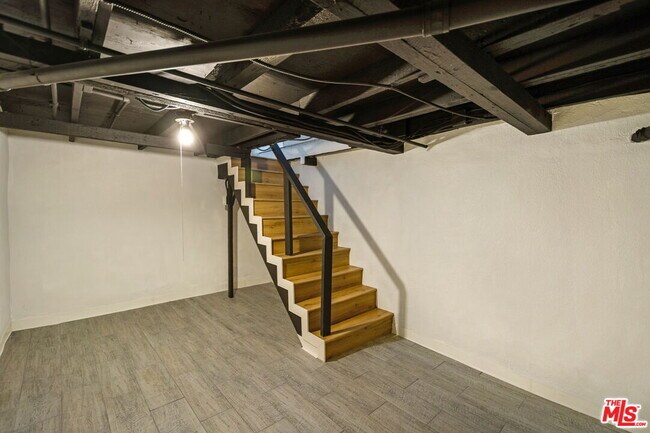 Building Photo - 333 W 70th St