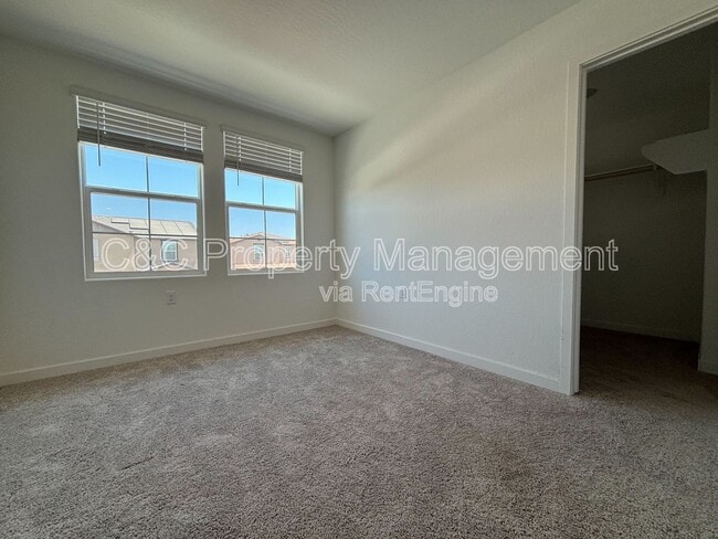 Building Photo - 4127 N Rosalia Ave
