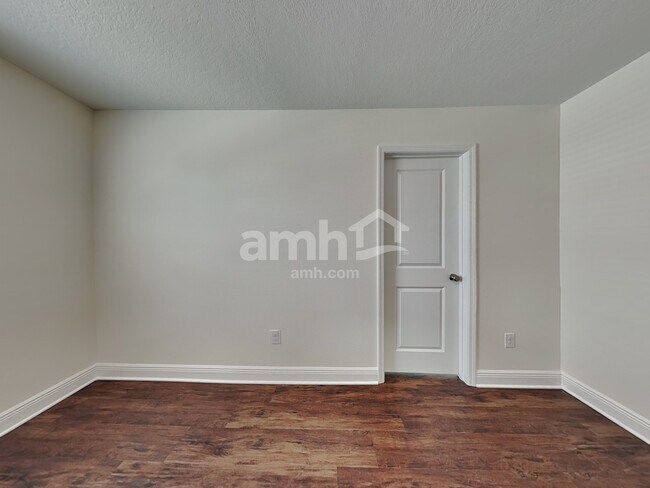 Building Photo - 27273 St Andrews Ave