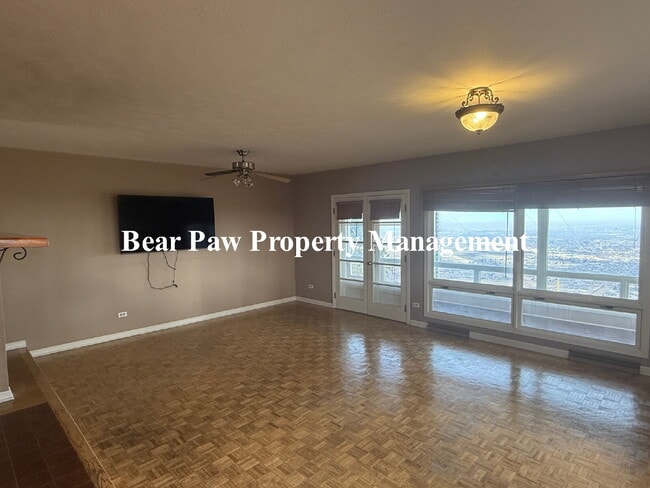 Building Photo - Views for Miles!!