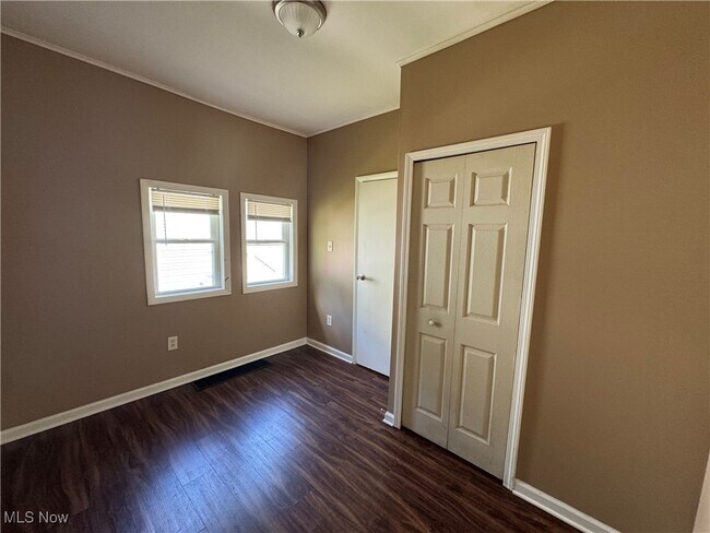 Building Photo - 710 McKinley Ave