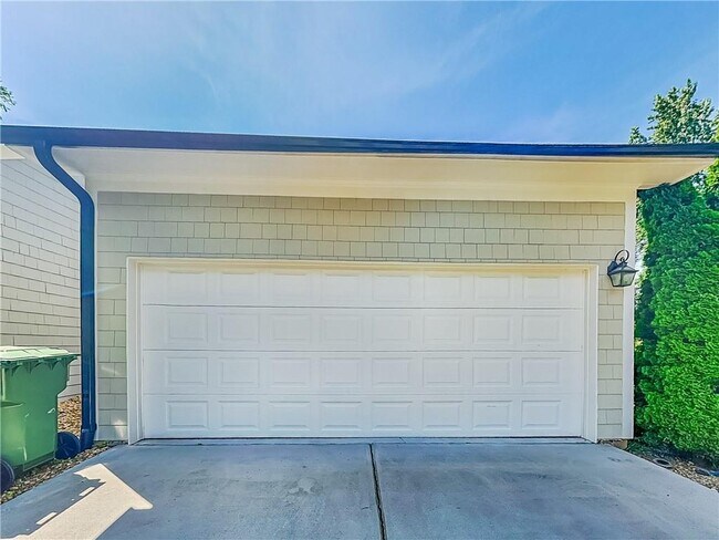 Building Photo - 895 Proctor Ranch Dr