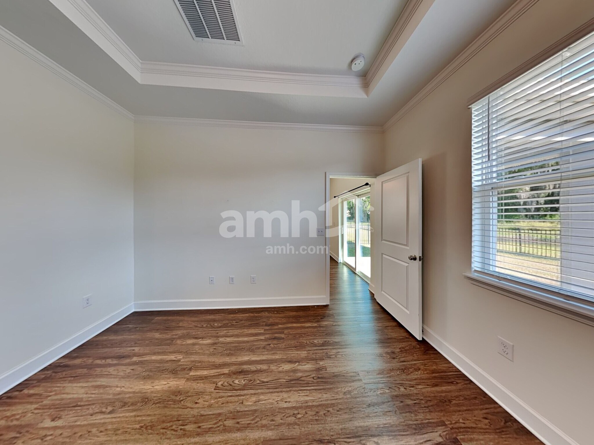 Building Photo - 916 Walden Woods Dr