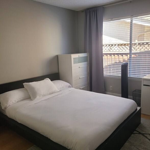 Building Photo - 460 Century Cross Ct