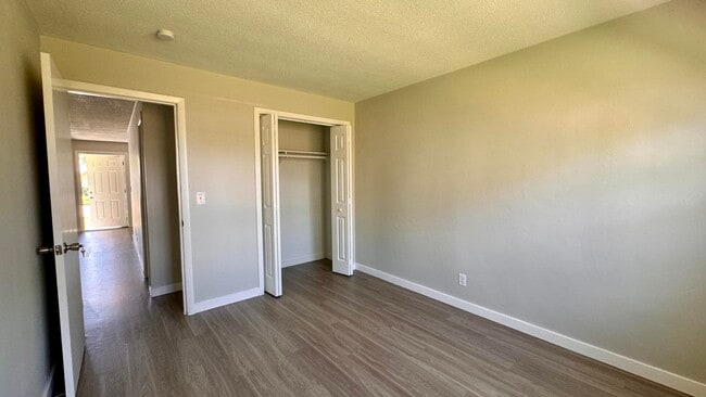 Building Photo - 141 NE 6th Ave