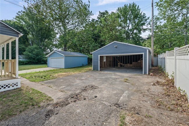 Building Photo - 12028 Wade Park Ave
