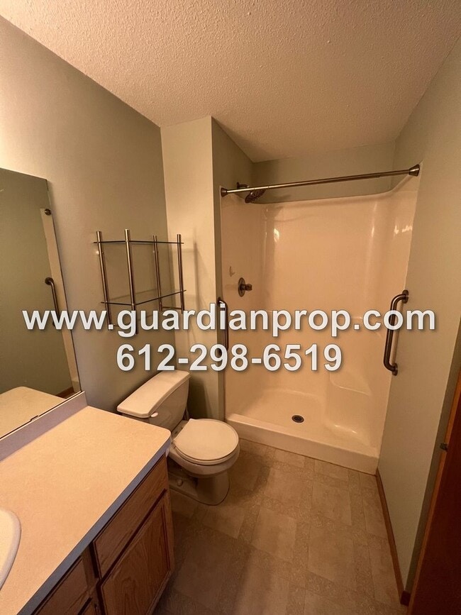 Building Photo - Large End Unit Townhome Available Late April, 2BR + Office, Vaulted Ceilings, 3 Bath, Family Room