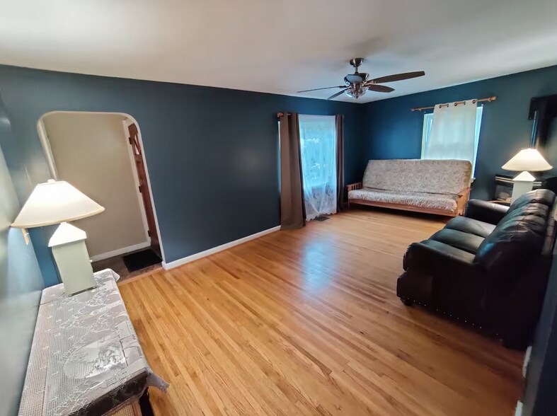 Building Photo - 160 Azalea Rd