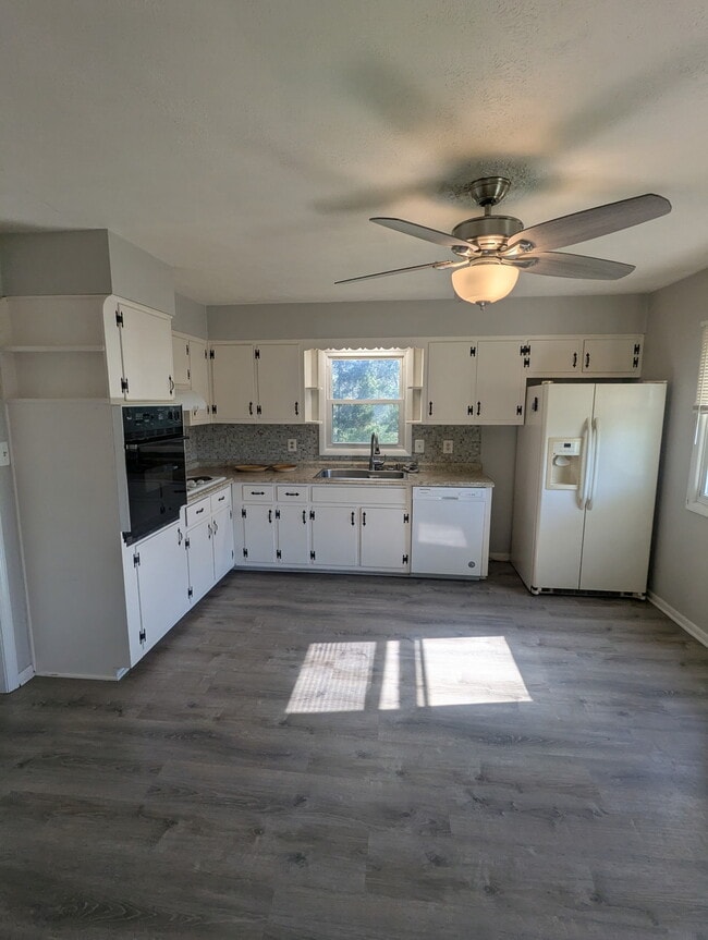 Building Photo - 1195 Old Leetown Pike