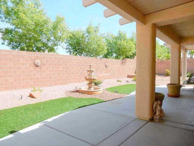 Building Photo - Spacious Single Story in Henderson