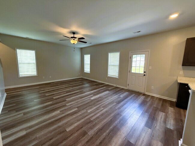 Building Photo - 308 E Franck St