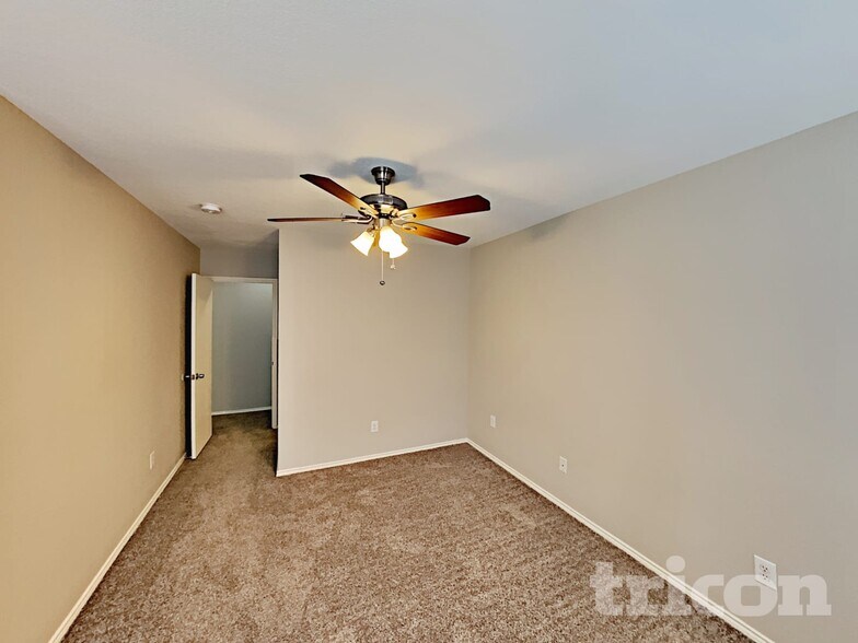 Building Photo - 1461 Pine Ln