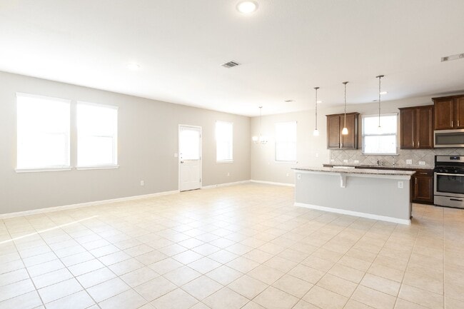 Building Photo - 4 Bedroom Home Available for September Move-In