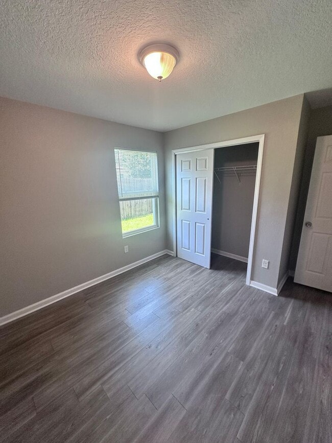 Building Photo - *** TWO WEEKS FREE ***  Gorgeous 4-Bedroom Home with Granite Counters & 2-Car Garage