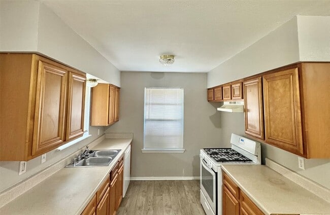 Building Photo - 2358 Inadale Ave