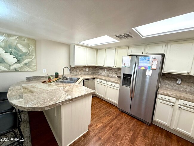 Primary Photo - 15020 N 40th St
